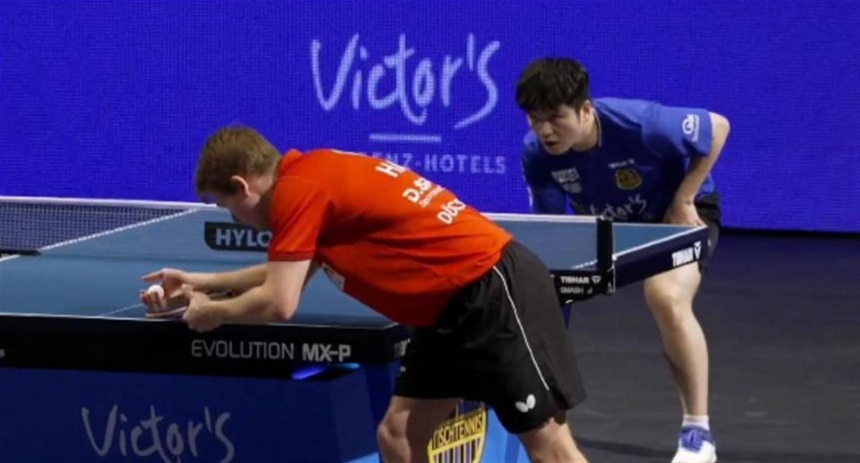 樊振东德甲收官战上演熊猫趴桌！尴尬擦桌秒变喜剧人，小胖独得2分